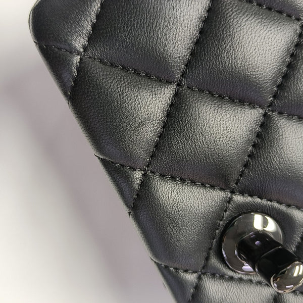 CLASSIC FLAP Mini Quilted Lambskin Black
