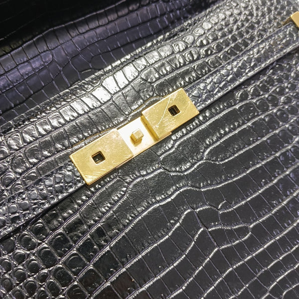 MANHATTAN Medium Calfskin Black