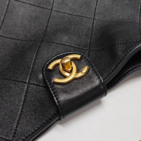 Quilted Lambskin Shoulder Bag Black