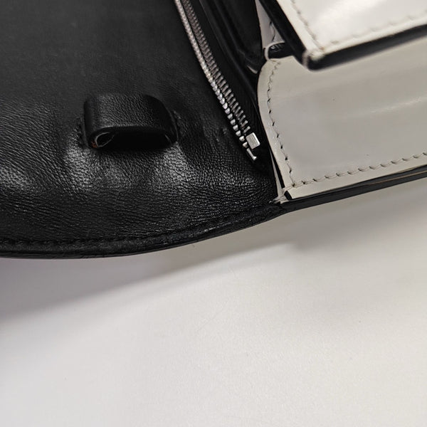 CLASSIC BOX Medium Calfskin White