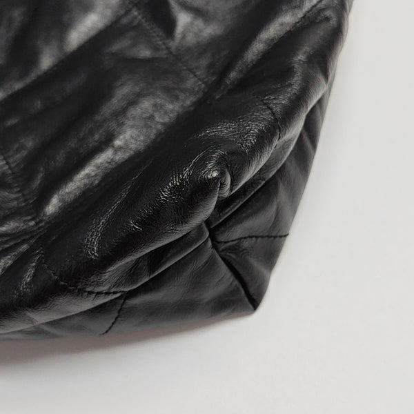 CHANEL 22 Medium Quilted Calfskin Black