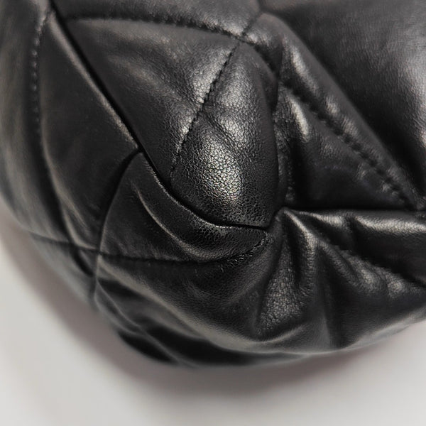 CHANEL 19 Grande Piel de Cordero Acolchada Negro