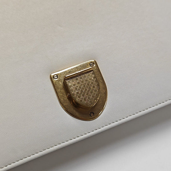 Diorama Medium Cannage Calfskin White