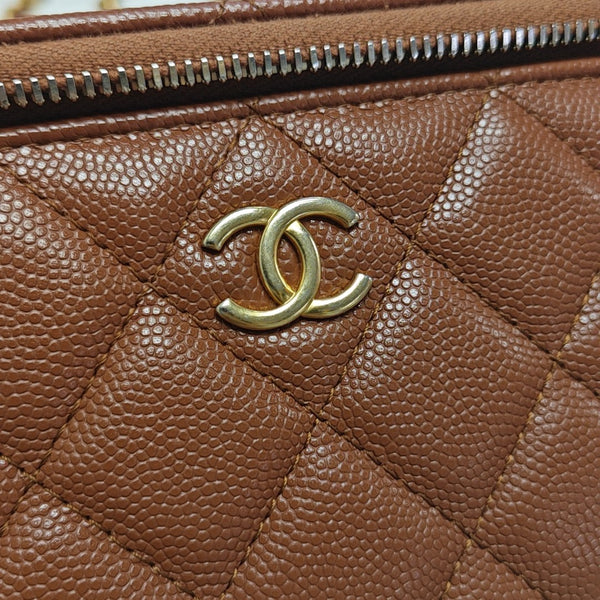 VANITY CASE Medium Quilted Grained Calfskin Brown