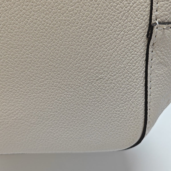 NÉONOÉ MM Monogram Calfskin White