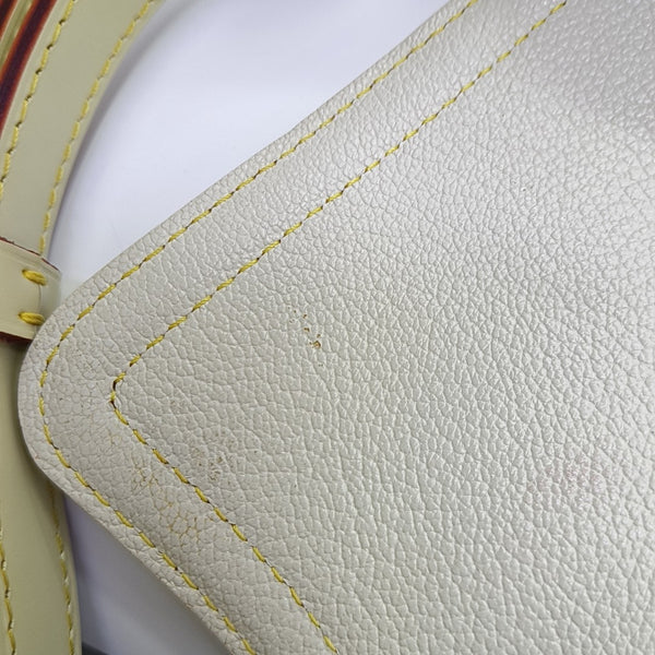 L'ESSENTIEL Lambskin White