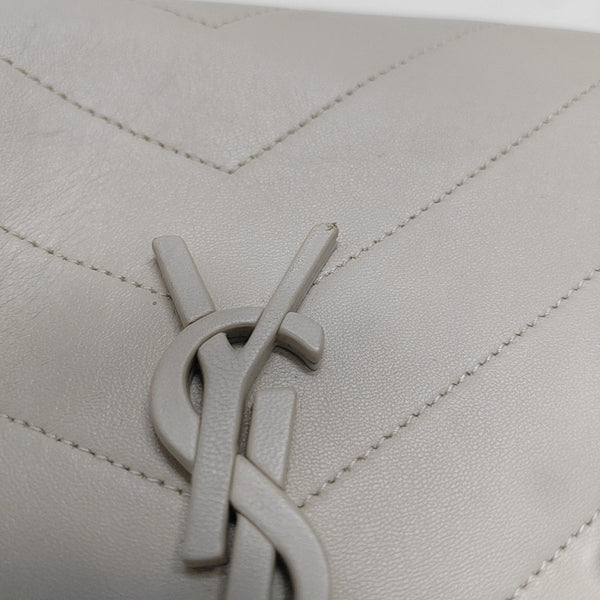 NIKI Medium Chevron Lambskin Gray