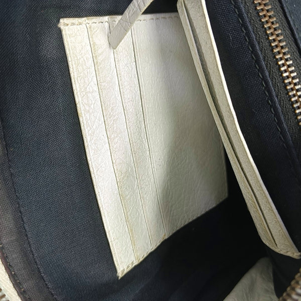 Authenticated pre-owned Classic City Lambskin White - Shoulder Bag at Looply