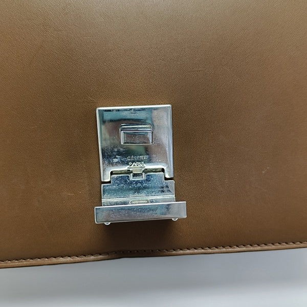 CASE Medium Calfskin Brown