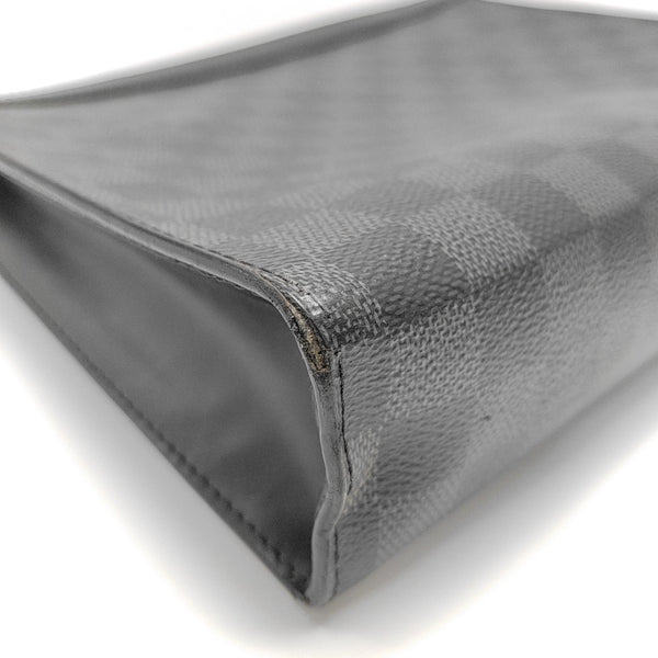 Pochette Voyag MM Damier Graphite Coated Canvas Gray