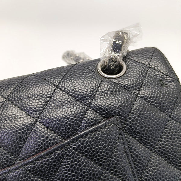 CLASSIC FLAP Medium Quilted Grained Calfskin Black