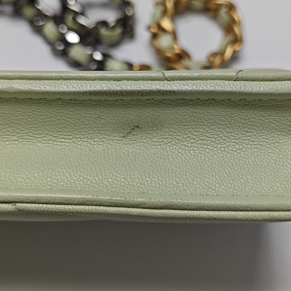 Chanel 19 de piel de cordero acolchada verde