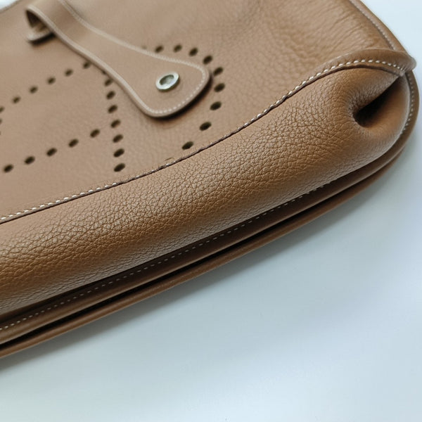 Evelyne 40 Clemence Brown
