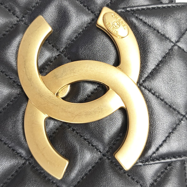 Quilted Lambskin Shoulder Bag Black