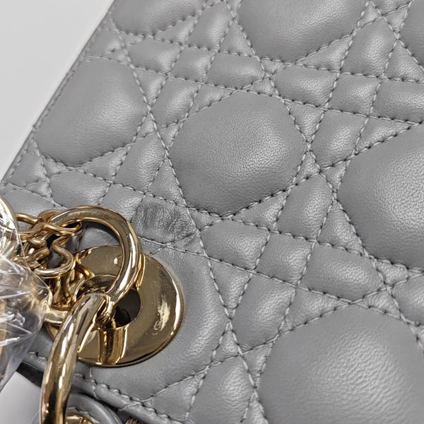 Lady Dior Pequeño de Piel de Cordero Acolchada Gris