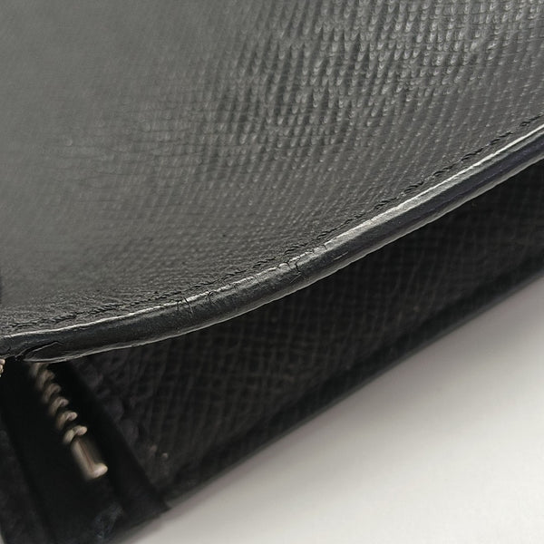 Pochette Voyag MM Calfskin Black