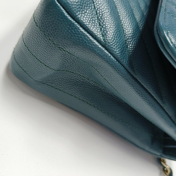 CLASSIC FLAP Medium Chevron Grained Calfskin Green