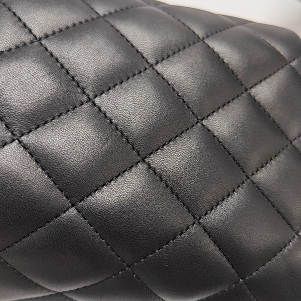 NECESER Piel de cordero acolchada Negro