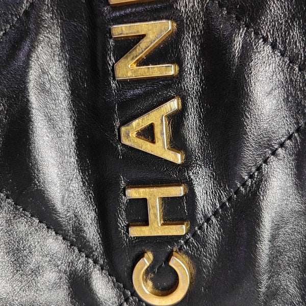CHANEL 22 Large Quilted Calfskin Black