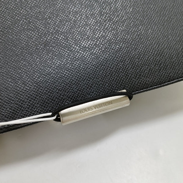 VIKTOR Calfskin Black