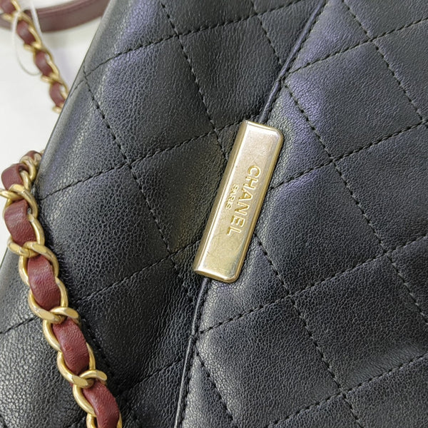Quilted Lambskin Shoulder Bag Red