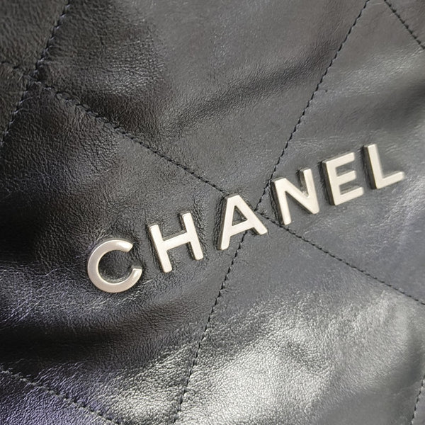 CHANEL 22 Small Quilted Calfskin Black