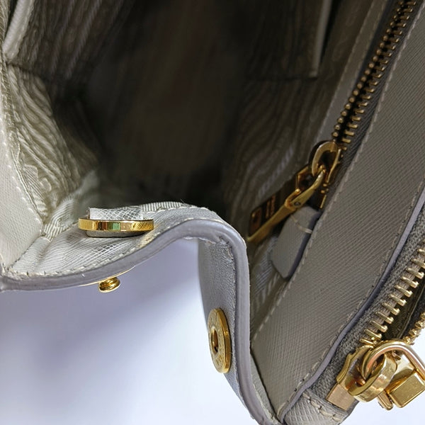 Authenticated pre-owned Galleria Large Saffiano Calfskin Gray - Tote Bag at Looply