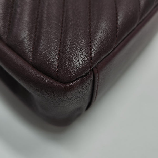 COLLEGE Medium Chevron Lambskin Red