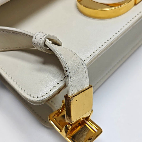 Authenticated pre-owned 30 Montaigne Calfskin White - Shoulder Bag at Looply