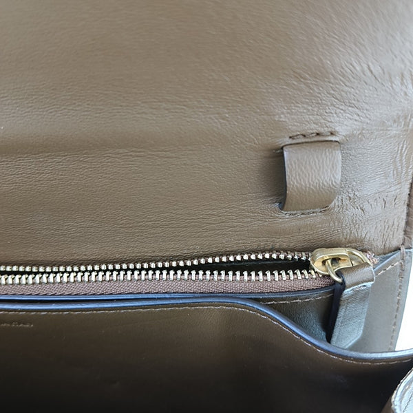 CLASSIC BOX Medium Calfskin Brown