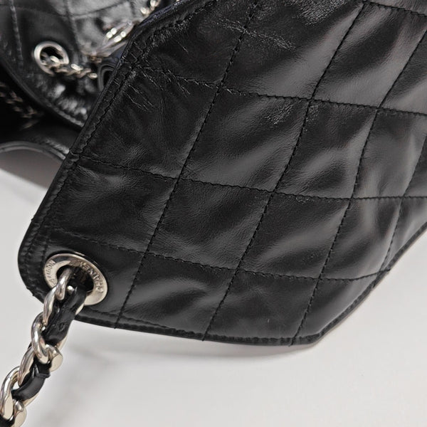 CHANEL 25 Medium Quilted Calfskin Black