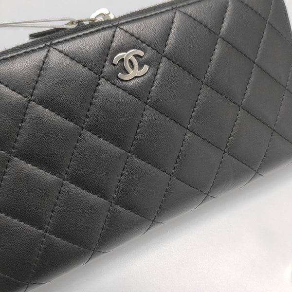 CLASSIC FLAP Mini Quilted Lambskin Black Wallet