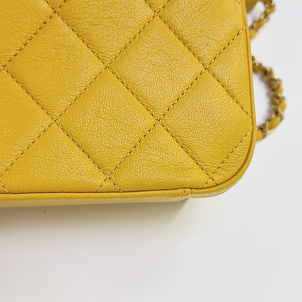 CHAIN INFINITY TOP HANDLE Quilted Lambskin Yellow