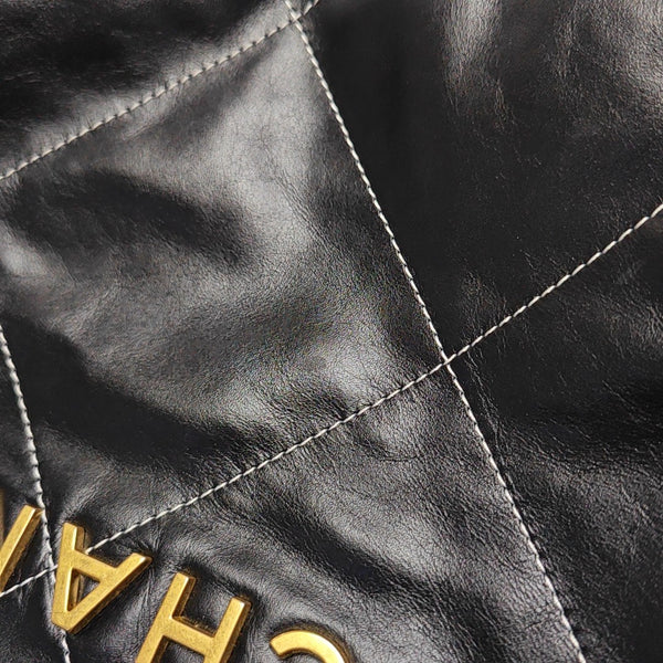 CHANEL 22 Small Quilted Calfskin Black
