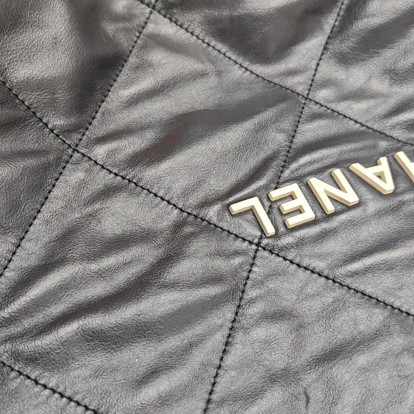 CHANEL 22 Medium Quilted Calfskin Black