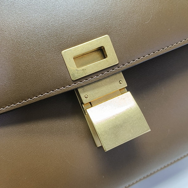 CLASSIC BOX Medium Calfskin Brown