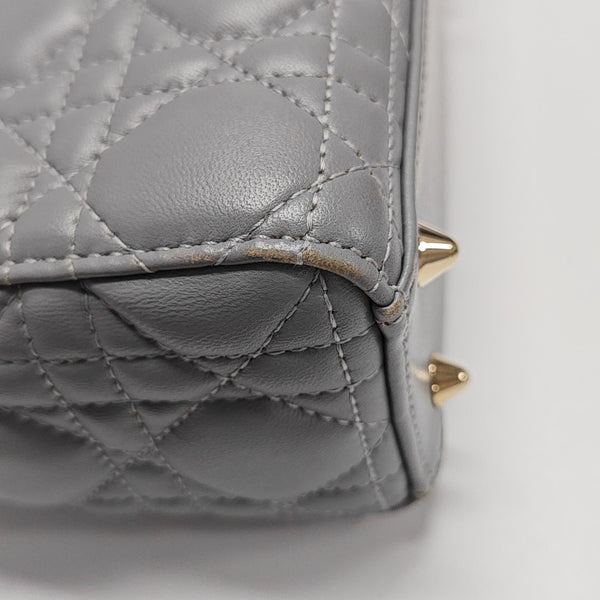 Lady Dior Pequeño de Piel de Cordero Acolchada Gris