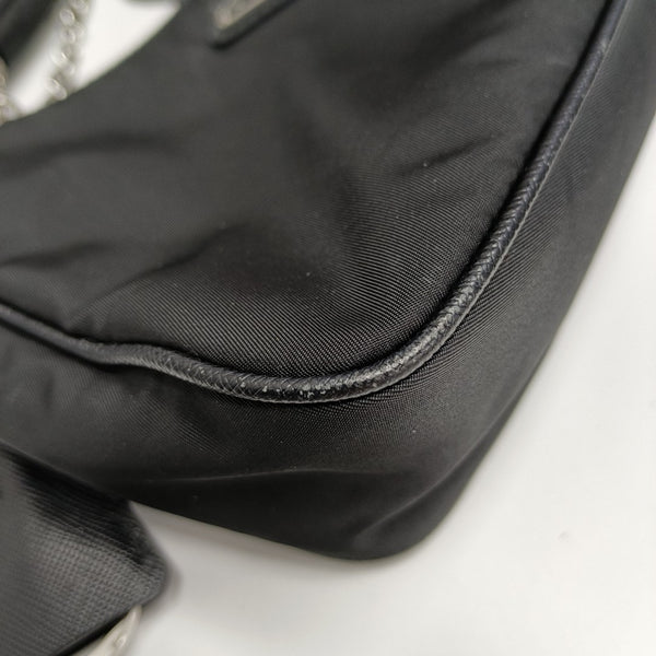 Authenticated pre-owned Re-Edition2005 Nylon Black - Shoulder Bag at Looply