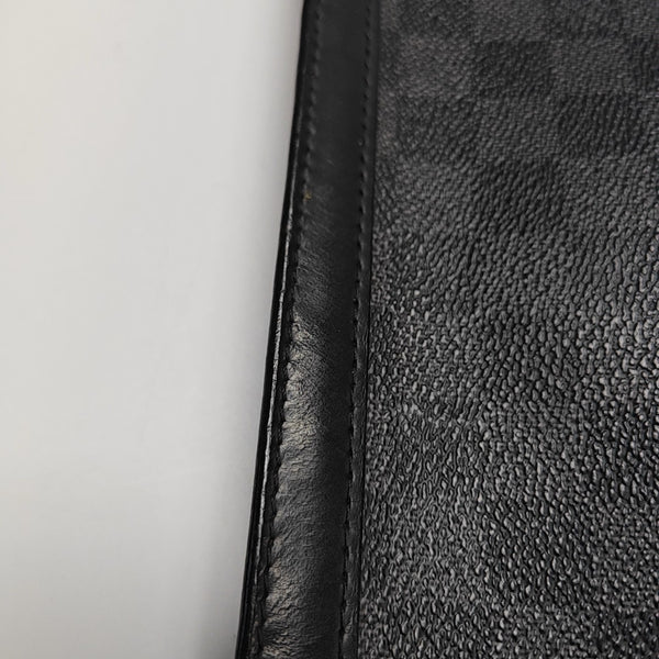 Pochette Voyag MM Damier Graphite Coated Canvas Gray