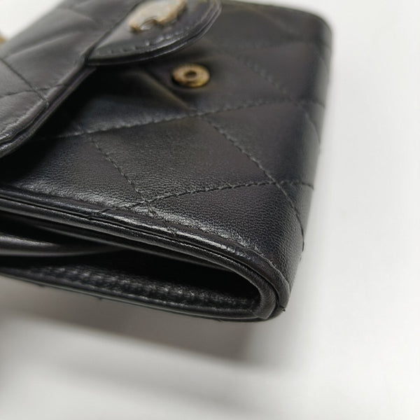 Authenticated pre-owned CLASSIC FLAP Quilted Lambskin Black - Crossbody Bag at Looply