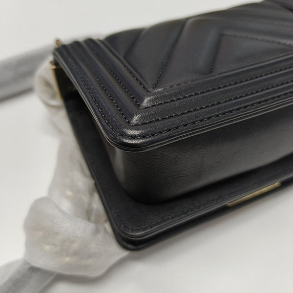 BOY CHANEL Small Chevron Calfskin Black
