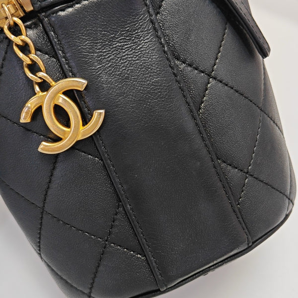 VANITY CASE Small Quilted Lambskin Black