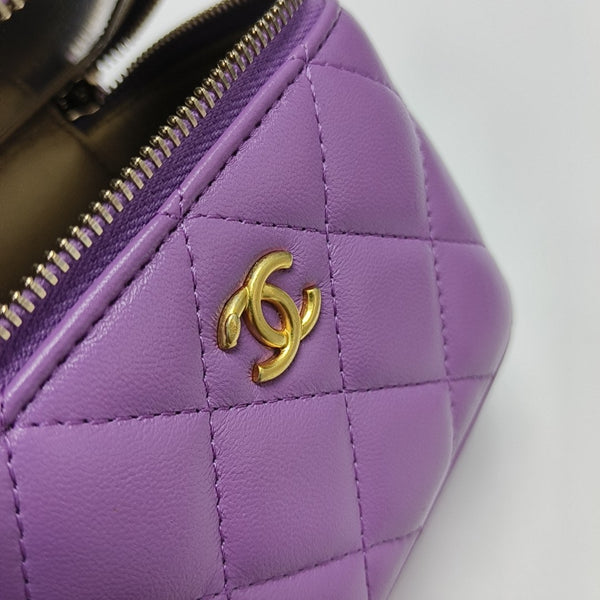Neceser pequeño de piel de cordero acolchada, morado
