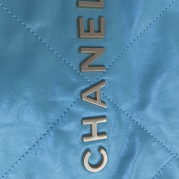 CHANEL 22 Small Quilted Calfskin Green