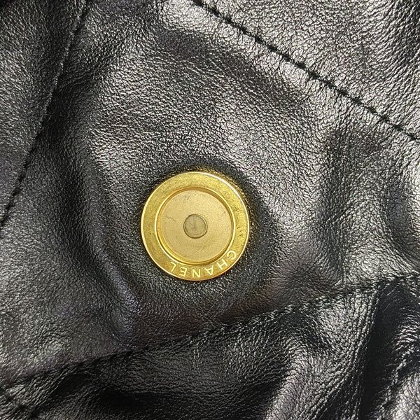 CHANEL 22 Medium Quilted Calfskin Black