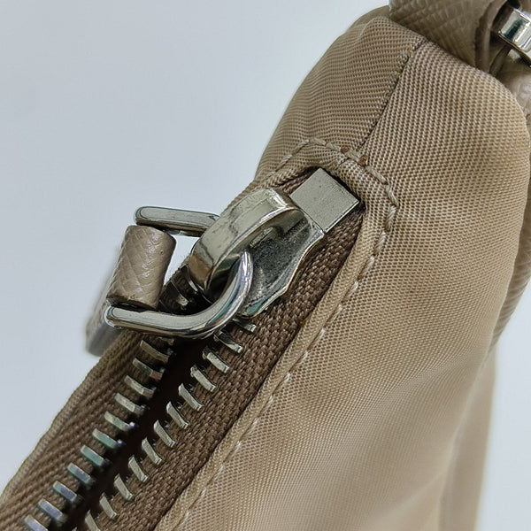 Re-Edition2005 Nylon Beige