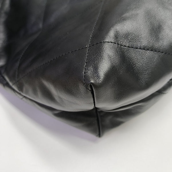 CHANEL 22 Medium Quilted Calfskin Black