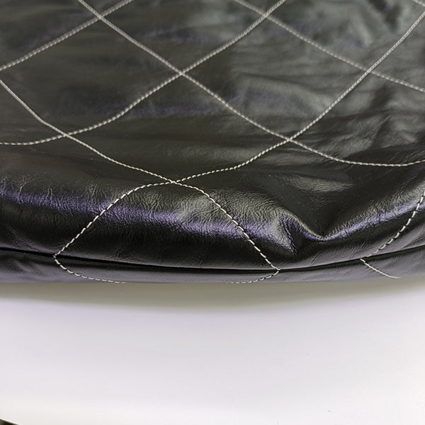 CHANEL 22 Medium Quilted Calfskin Black