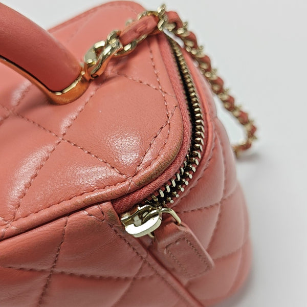 VANITY CASE Small Quilted Lambskin Pink