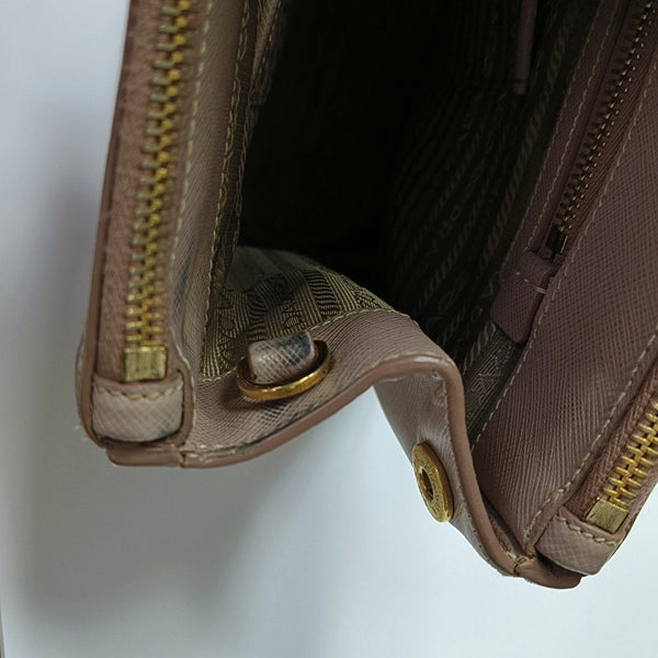 Authenticated pre-owned Galleria Large Saffiano Calfskin Pink - Tote Bag at Looply
